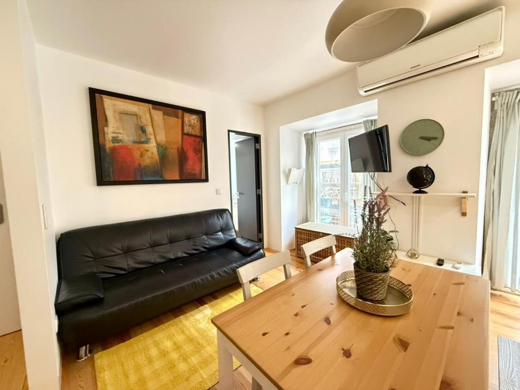 Em Apartment *